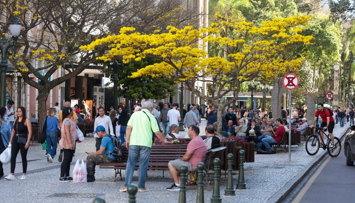  Calor acima de 30°C e nebulosidade: fim de semana terá tempo dividido no Paraná